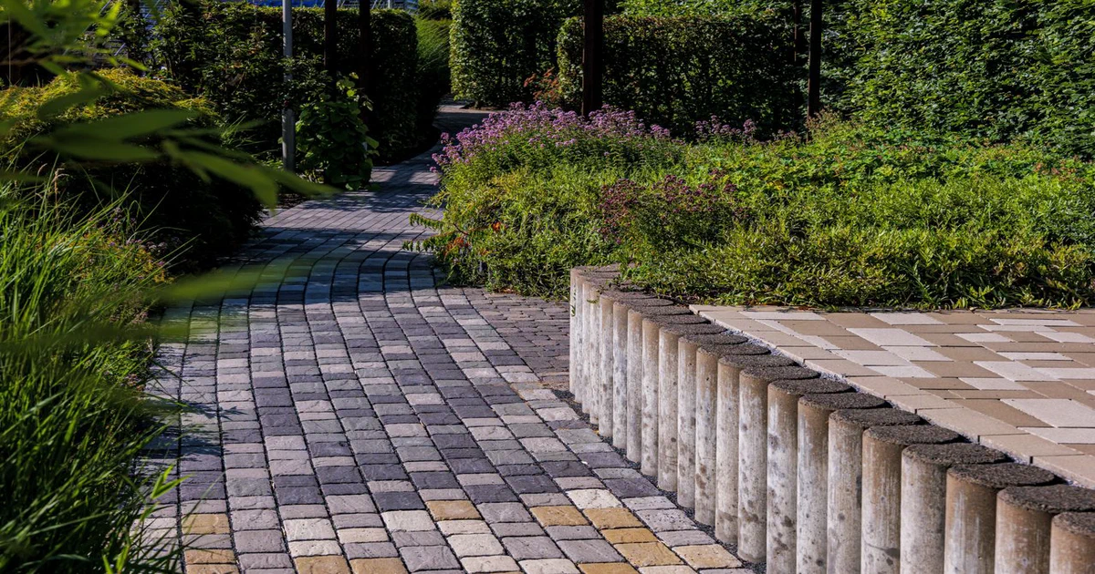 Bordure de pavé uni au Québec